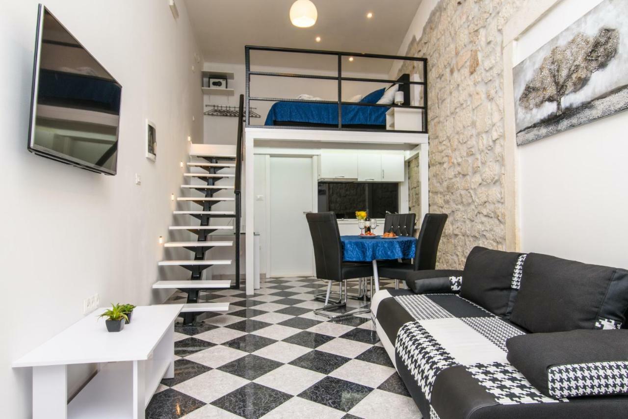 Studio Apartman Rea Trogir Exterior foto